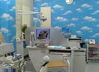 明るい診療室は青空をイメージ